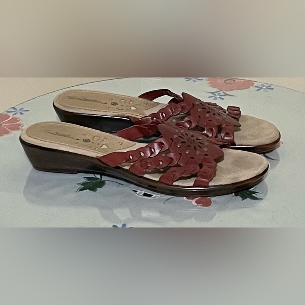 Thom McAn Women's Red Sandals Size 9